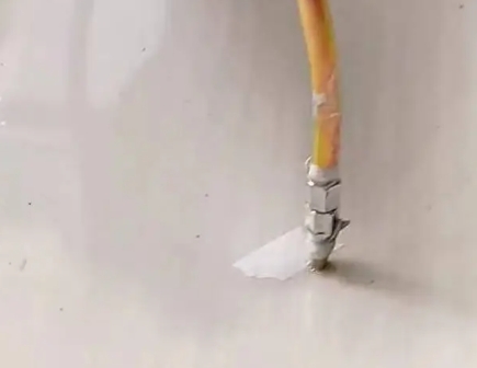 康定瓷砖空鼓维修公司专业解答在瓷砖铺贴过程中，如果使用的砂料过粗（如全部使用了粗砂），可能会导致以下问题